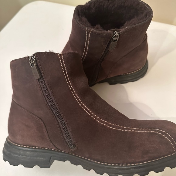 UGG brown suede with sheepskin fur inside very warm! - Picture 2 of 3